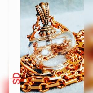 Glass pendant necklace